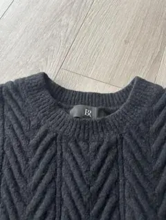 バナナリパブリック／黒ニットセーター