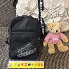 黒のショルダーバッグ メッシュポケット付き