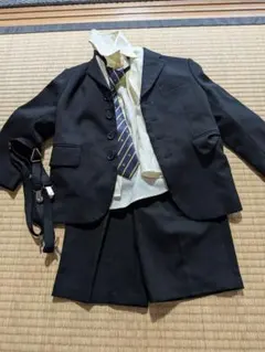 男の子フォーマルスーツ 110cm 黒 ネクタイ付き　卒園式入学式即購OK 美品