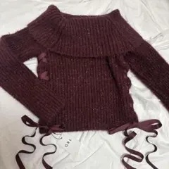 オフショルダーリボン付きニットセーター