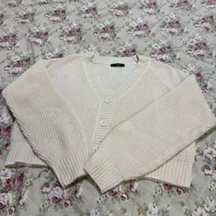 値下げしました　アイボリーリブ編みVネックカーディガン