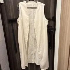 アイボリー ノースリーブベスト