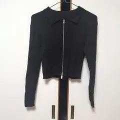 黒いジッパー付き長袖トップスのサムネイル