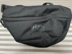 Under Armour ブラック ボディバッグ