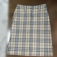 新品タグ付きBurberry ノバチェック タイトスカート36のサムネイル