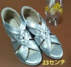 サンダル　シルバー