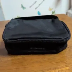 shu uemura ポーチ ブラックのサムネイル