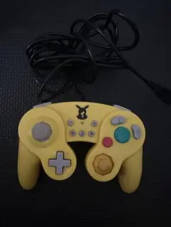 【ゲームコントローラーピカチュウ版】ホリコン黄色 箱あり