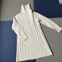 アイボリー ケーブルニット タートルネック ワンピース