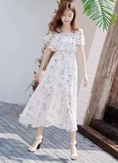 清楚系　小花柄ワンピース　フリル　ロングワンピース　ホワイト
