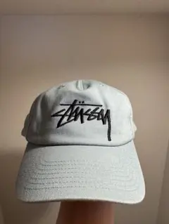 Stüssy 刺繍ロゴ ライトグレーキャップ