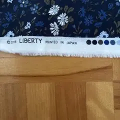 LIBERTY リバティプリント 生地 花柄 ネイビー 生地幅✖️50cm