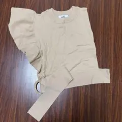 AZUL 肩フリル　ニットベスト　トップス　ベージュ