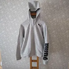 PUMA フルジップパーカー グレー スポーツ レディースL左袖PUMAのロゴ