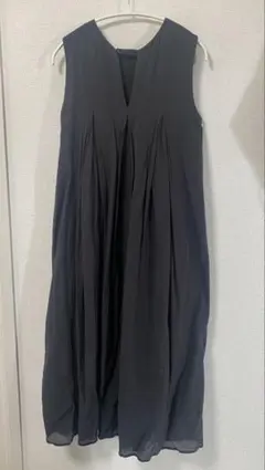 kbf ブラック／ノースリーブワンピース