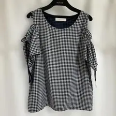 オフショルダー ギンガムチェックシャツ