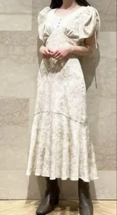 美品 SNIDEL Sustainableバリエプリントワンピース ベージュ0