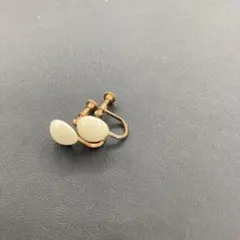 白パーツイヤリング