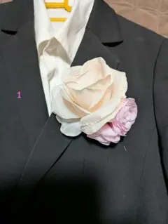花のコサージュ