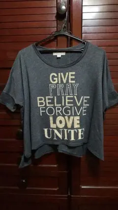 【FOREVER21】ロゴスタッズＴシャツのサムネイル