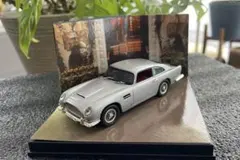 1/43 アストンマーチンDB5 フィギュア2体付きのサムネイル