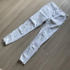 ザラ　デニム　レディースパンツ　白　伸縮性あり