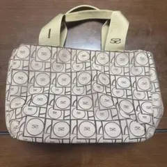 円形模様のベージュトートバッグ