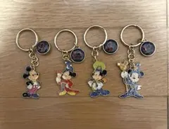ディズニー 30周年 歴代ミッキー キーチェーン 4種のみ