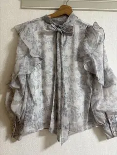 INGNI ボウタイブラウス 長袖 フリル 花柄 ホワイト グレー