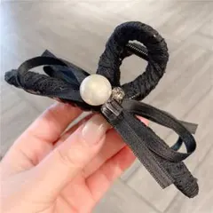 黒のリボン型ヘアクリップ