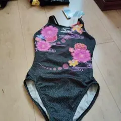 ミズノの競泳水着です
