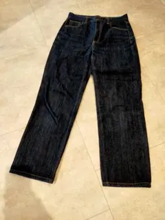 GU　ハイライズストレートジーンズ