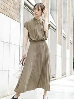 SALE＊1〜2度着用＊フレンチスリーブ　プリーツロングワンピース