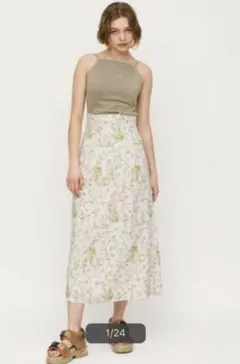 ●新品　スライ　LEAF FLOWER WIDE TUCK SKのサムネイル