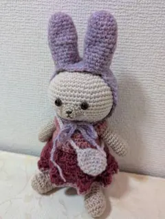 あみぐるみ　薄紫の耳入れ帽子のうさぎさん