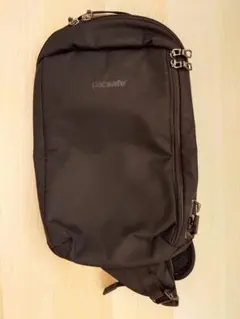 pacsafe Vibe 325 ブラック スリングパック コーデュラナイロン