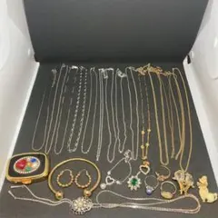 Item thumbnail for item 5dc6b3a7-4ff1-4adb-80be-38a0ef4ea1bc