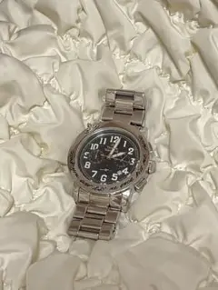 ヴィヴィアンウエストウッド　（メンズ腕時計ですがベルトをレディースサイズに調整）