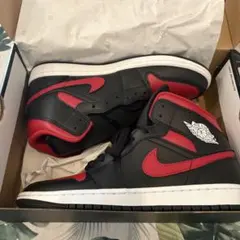 NIKE airジョーダン1 mid