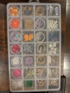 カラフルビーズとパーツセット