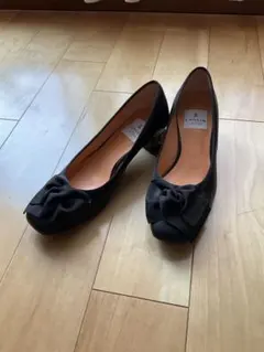 【ほぼ新品】LANVIN en Bleu ビジューヒール パンプス ブラックのサムネイル