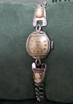 小さなカメオが愛らしいGRUENアンティーク腕時計 稼働品 小さなカメオが愛らしいGRUENアンティーク腕時計 稼働品 - メルカリ