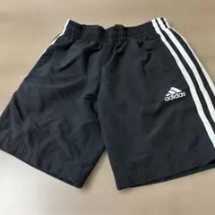 adidas 黒 3本ライン ハーフパンツ　130