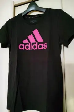 アディダス☆新品エッセンシャルズビッグpinkロゴ コットン半袖Tシャツ160