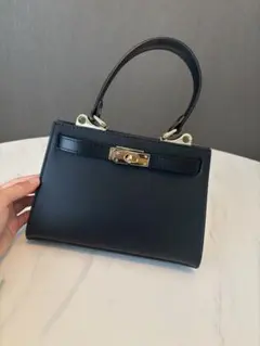 極美品⭐︎ AULENTTI シボ革 2way スクエア ハンドバッグ ブラック