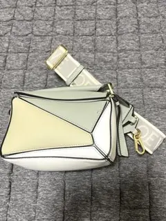 レディースショルダーバッグ　取り外し可能　ストラップ付き