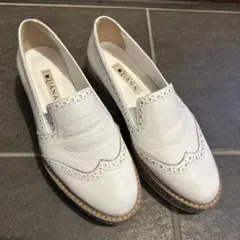 ダイアナ　ホワイト ローファー グリッターヒール