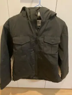 子供用フード付きブラックジャケット