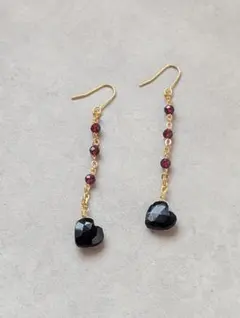 オニキスハートとガーネットのピアス