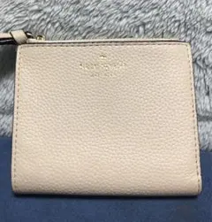 ケイトスペードkatespade コーティングレザー二つ折り財布 アイボリー